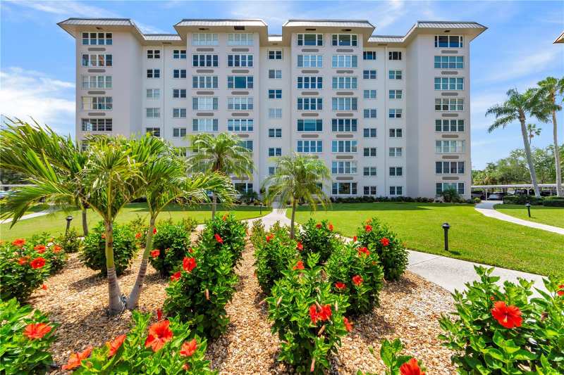 3 bedroom Condominium at 622 Edgewater Drive #823, Edgewater Arms 2nd Condo, Dunedin — photo 1