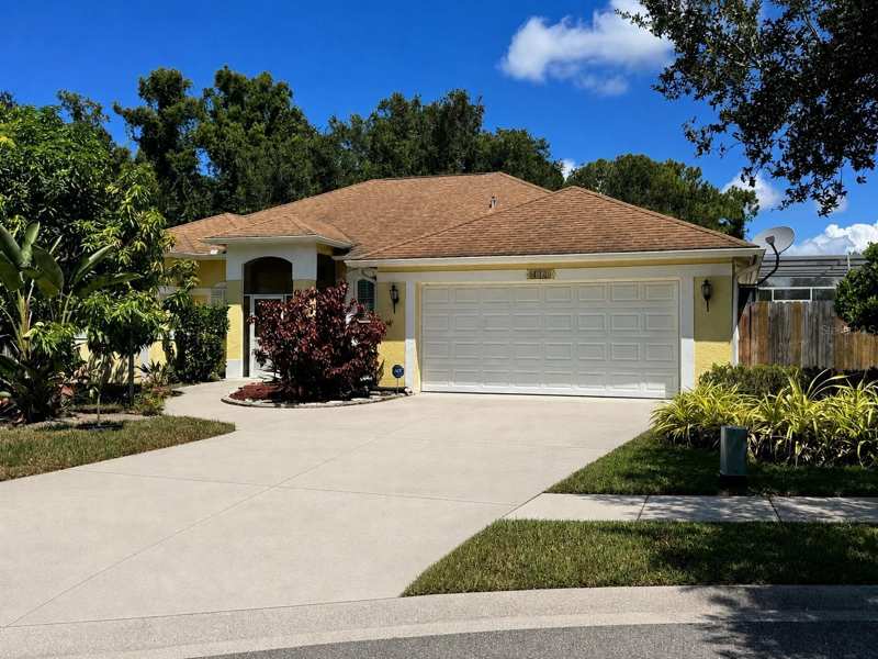 3 bedroom Single Family Residence at 5631 Bent Oak Drive, Colonial Oaks, Sarasota — photo 1