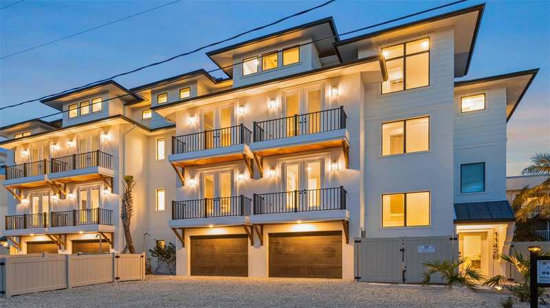 5 bedroom Condominium at 1142 Windsong Lane #B, 1142 Windsong Lane Land Condo, Sarasota — photo 1