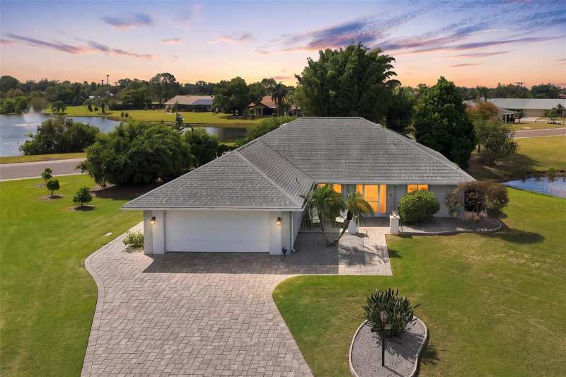 3 bedroom Single Family Residence at 1902 E View Drive, Caloosa Country Club Estates U, Sun City Center — photo 1
