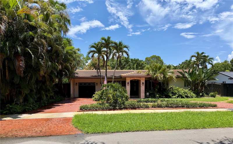 4 bedroom Single Family Residence at 14821 Palmetto Palm Avenue, Miami Lakes Sec 04, Miami Lakes — photo 1