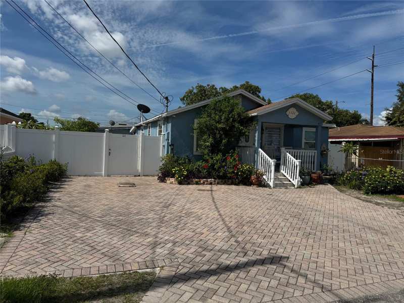 2 bedroom Single Family Residence at 3322 W Saint Joseph Street, Michigan Heights, Tampa — photo 1
