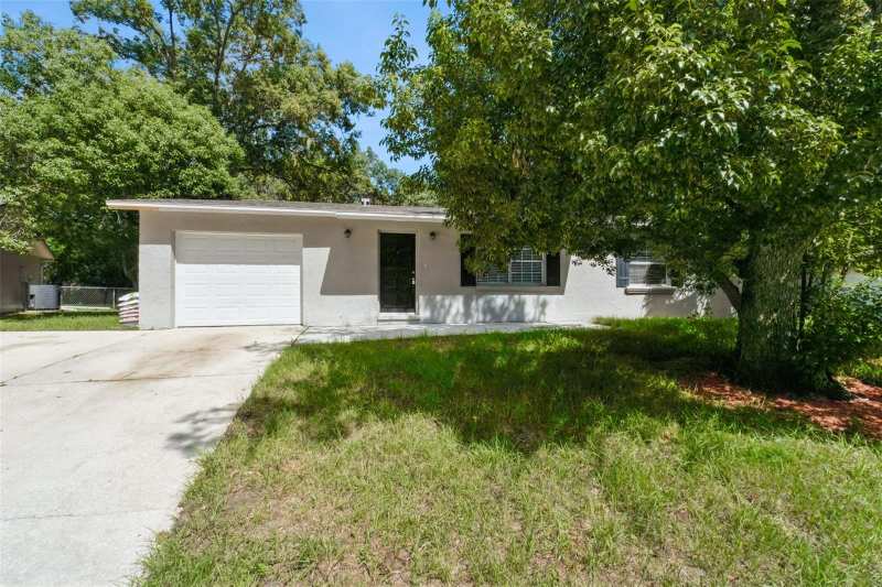 3 bedroom Single Family Residence at 241 Loch Low Drive, Hidden Lake Unit 1-D, Sanford — photo 1