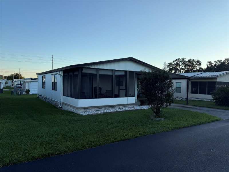 2 bedroom Manufactured Home at 37542 Pinata Avenue, Spanish Trails West Residential Cooperative, Zephyrhills — photo 1