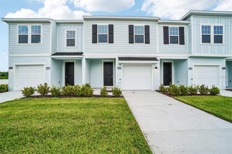 3 bedroom Townhouse at 6868 Holcombe Down Drive, Twin Oaks, Zephyrhills — photo 1