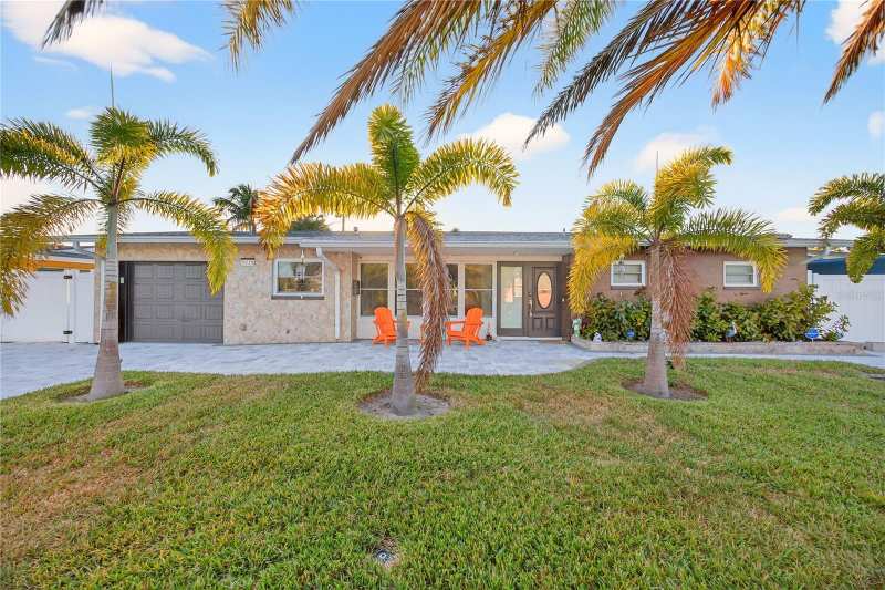4 bedroom Single Family Residence at 5235 40th Street, Maximo Moorings, St Petersburg — photo 1