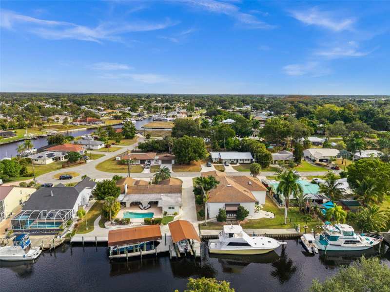 3 bedroom Single Family Residence at 2129 W Tobago Circle, Ft Myers Shores, Fort Myers — photo 1