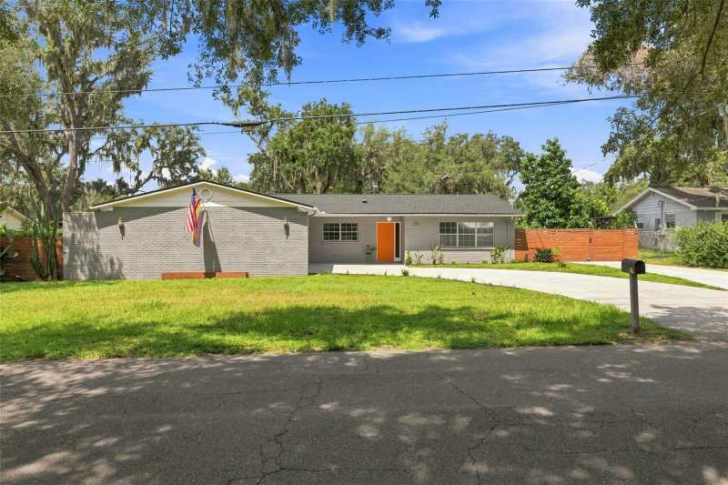 3 bedroom Single Family Residence at 216 Amana Avenue, Brandon, Brandon — photo 1