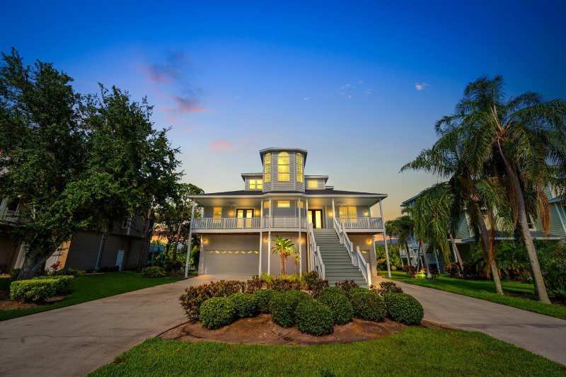 4 bedroom Single Family Residence at 921 Point Seaside Drive, Point Seaside Ph 1, Crystal Beach — photo 1