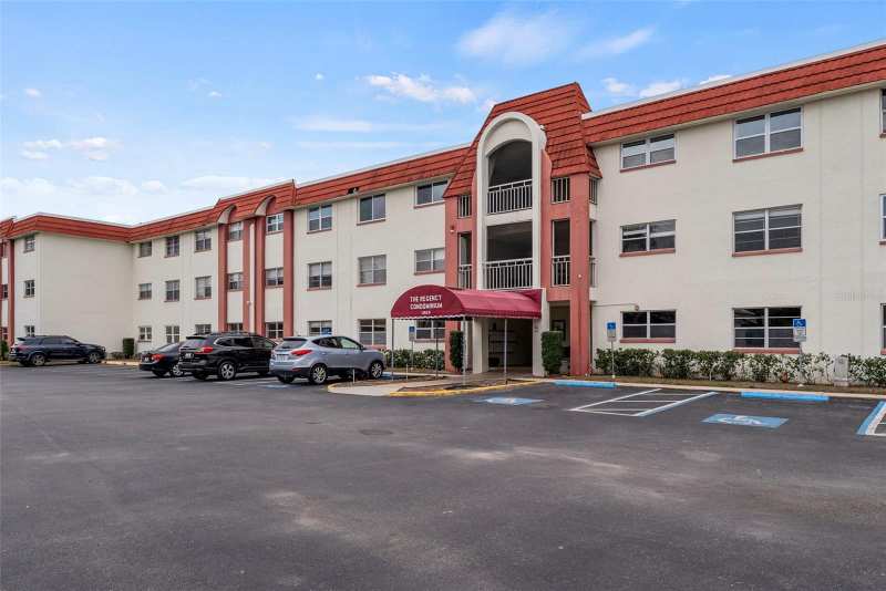 1 bedroom Condominium at 1860 Massachusetts Avenue #206, Regency Condo The, St Petersburg — photo 1