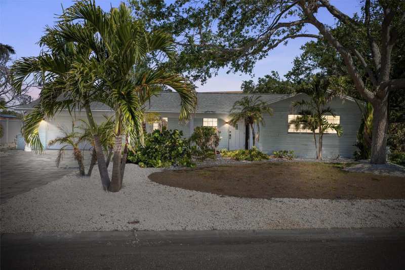 3 bedroom Single Family Residence at 10001 S Yacht Club Drive, Paradise Island 4th Add, Treasure Island — photo 1