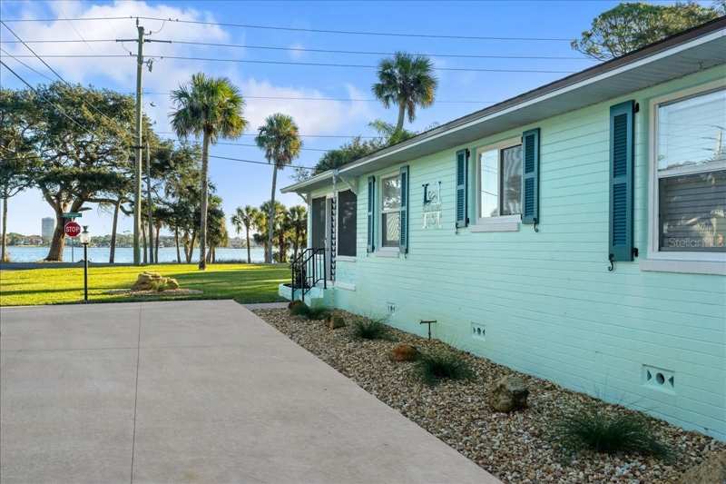 2 bedroom Single Family Residence at 1146 Riverside Drive, Walkers Holly Hill, Daytona Beach — photo 1