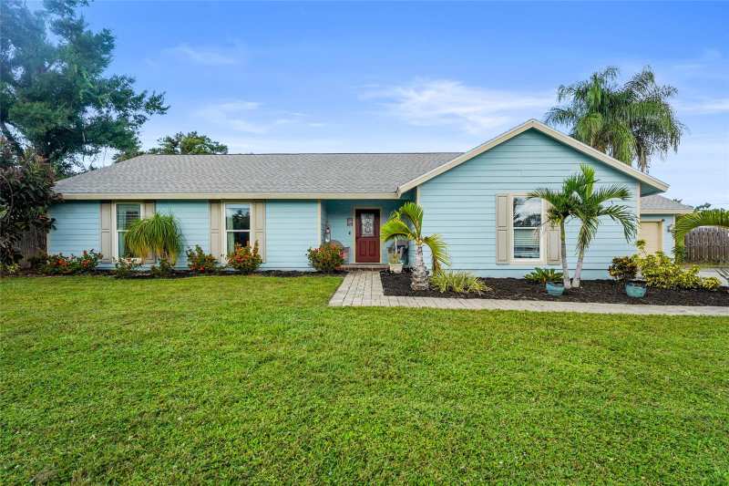 3 bedroom Single Family Residence at 2112 S Brink Avenue, South Gate, Sarasota — photo 1