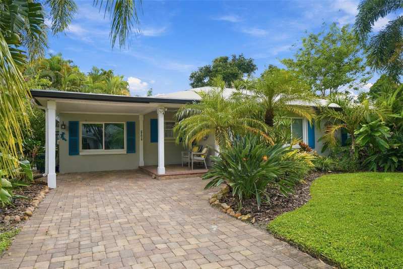 3 bedroom Single Family Residence at 2174 Bougainvillea Street, Akin Acres, Sarasota — photo 1