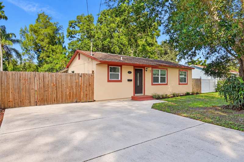2 bedroom Single Family Residence at 5124 19th Street, Larrys Sub, St Petersburg — photo 1