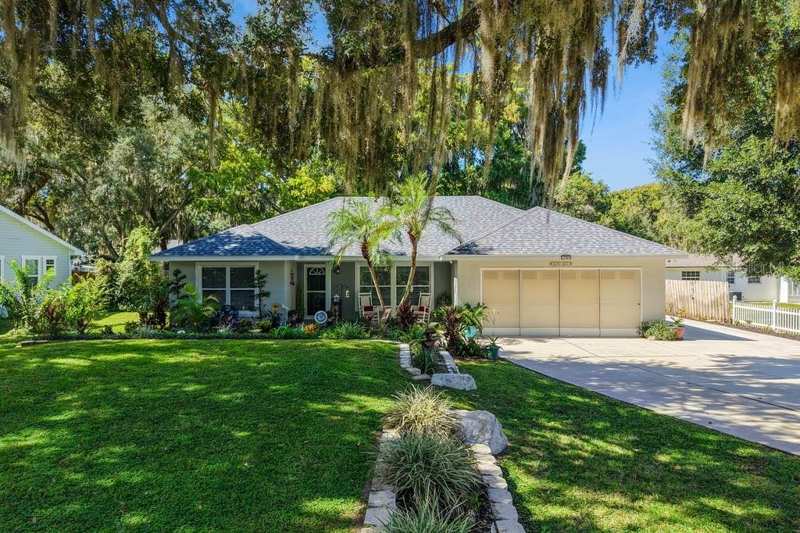 3 bedroom Single Family Residence at 30749 Glenn Drive, Glenns Cove, Tavares — photo 1