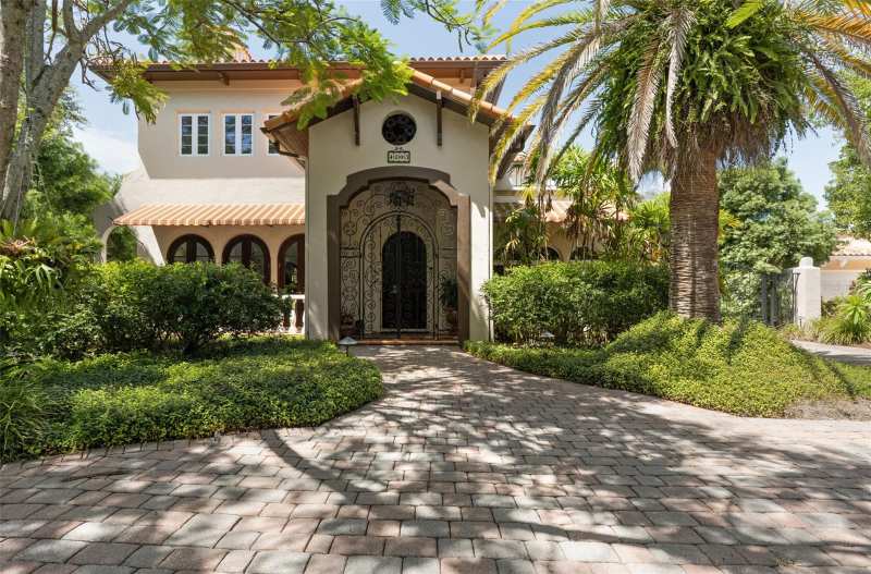 4 bedroom Single Family Residence at 4803 W Woodmere Road, Beach Park, Tampa — photo 1