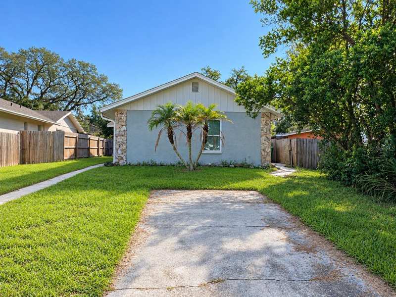 4 bedroom Single Family Residence at 10417 N Hartts Drive, Terrace Park Unit 4, Tampa — photo 1