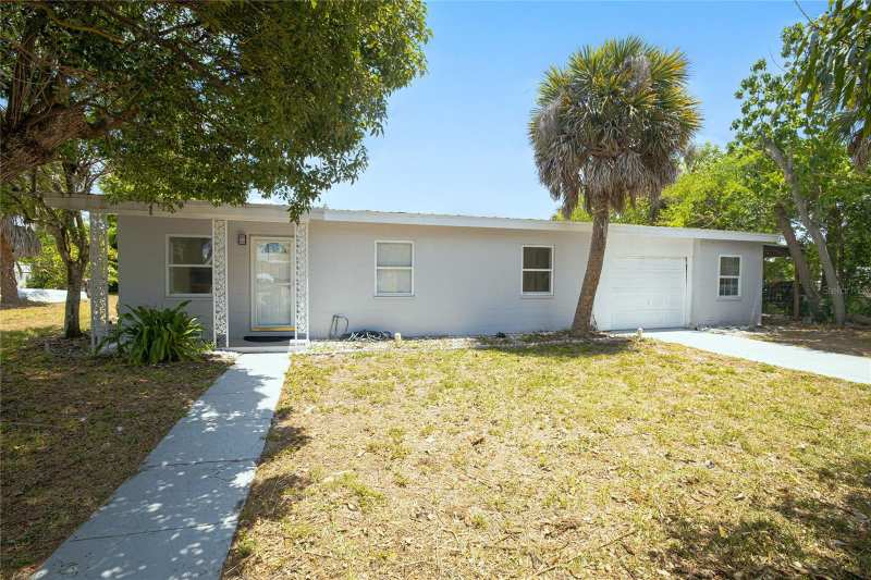 3 bedroom Single Family Residence at 203 Waterway Circle, Port Charlotte Sec 003, Port Charlotte — photo 1