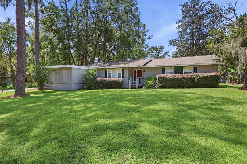 3 bedroom Single Family Residence at 9520 NW 6th Place, Hamilton Heights Unit 5, Gainesville — photo 1