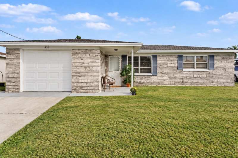 2 bedroom Single Family Residence at 4019 Baden Drive, Tahitian Homes, Holiday — photo 1