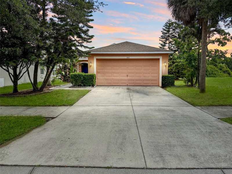 3 bedroom Single Family Residence at 7115 Forest Mere Drive, Oak Creek, Riverview — photo 1