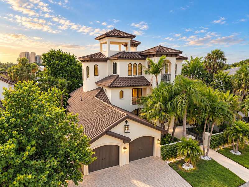 5 bedroom Single Family Residence at 980 Bay Esplanade, Carlouel Sub, Clearwater — photo 1