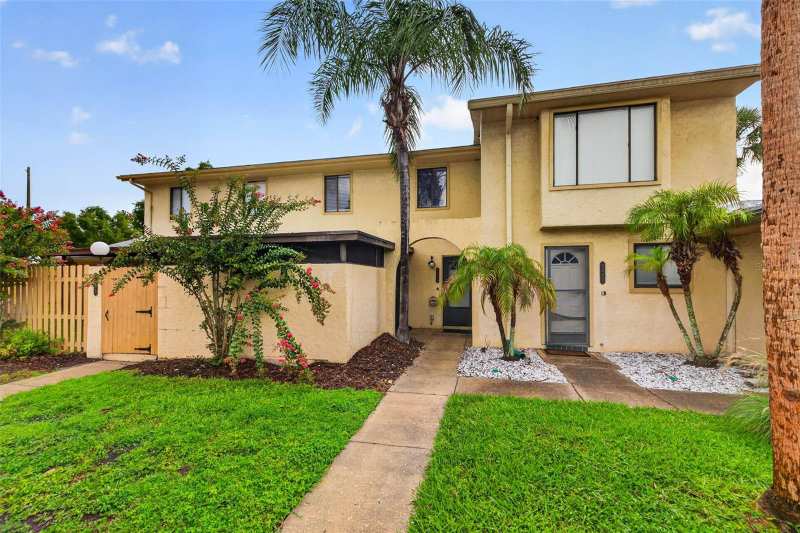 3 bedroom Townhouse at 9005 Pebble Creek Drive, Pebble Creek Condominium Village, Tampa — photo 1