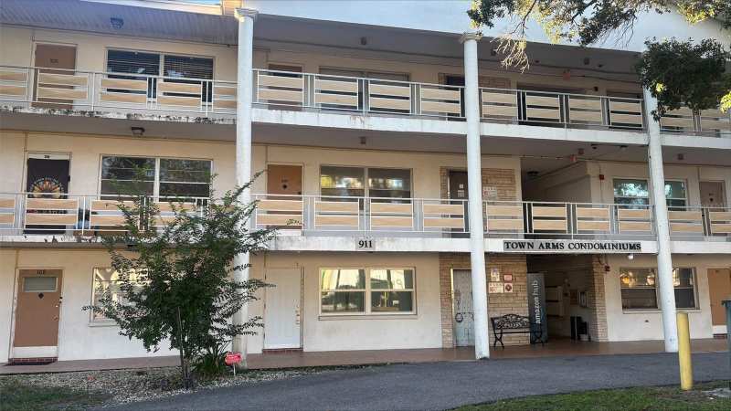 1 bedroom Condominium at 911 Washington Avenue #311, Town Arms Apts Condo, Largo — photo 1