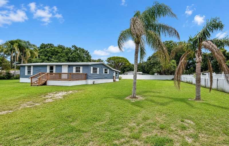 5 bedroom Manufactured Home at 6416 Saddletree Drive, Angus Valley Unit 3, Wesley Chapel — photo 1