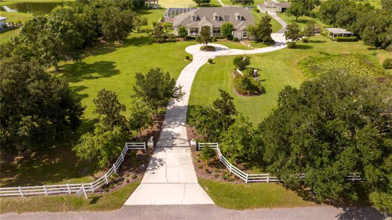 4 bedroom Single Family Residence at 13717 Canterfield Drive, Canterfield Farms, Riverview — photo 1