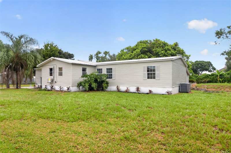 4 bedroom Manufactured Home at 10213 Union Park Drive, Orlando, Orlando — photo 1