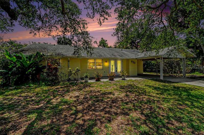 2 bedroom Single Family Residence at 413 Pameto Road, Bay Point Corr Of, Nokomis — photo 1