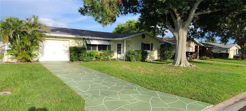 2 bedroom Single Family Residence at 9901 111th Lane, Hallmark Village, Seminole — photo 1