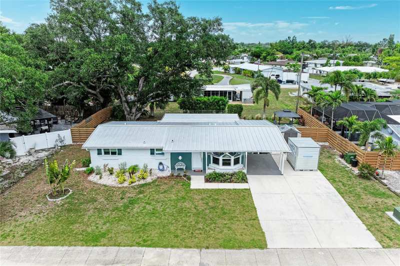 2 bedroom Single Family Residence at 2317 S Tuttle Avenue, South Gate, Sarasota — photo 1