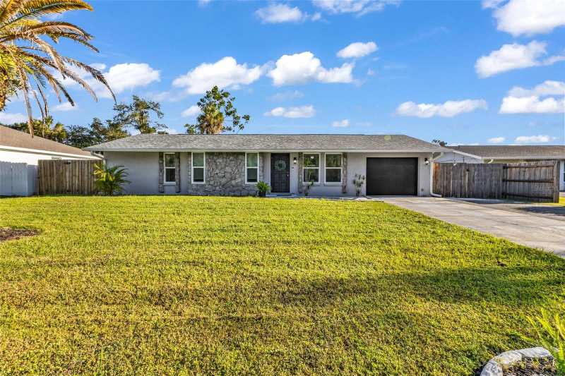 3 bedroom Single Family Residence at 2562 Lakeshore Circle, Port Charlotte Sec 018, Port Charlotte — photo 1