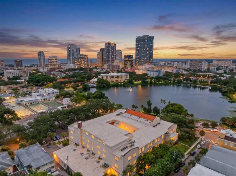 1 bedroom Condominium at 701 Mirror Lake Drive #201, 701 Mirror Lake Condo, St Petersburg — photo 1