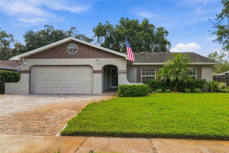 3 bedroom Single Family Residence at 1044 Forest Circle, Oak Forest Unit 2A, Winter Springs — photo 1