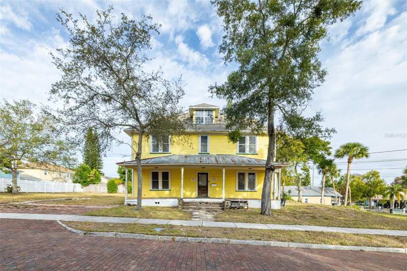 4 bedroom Single Family Residence at 553 Division Street, Fergusons C, Tarpon Springs — photo 1