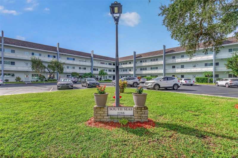 2 bedroom Condominium at 2255 Philippine Drive #41, On Top Of The World, Clearwater — photo 1