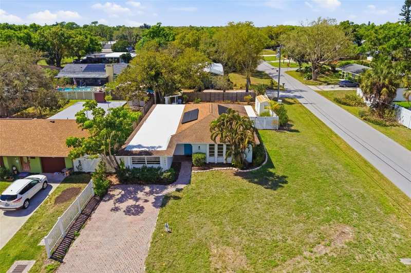 4 bedroom Single Family Residence at 1097 Willis Avenue, Peaceful Vista Homes, Sarasota — photo 1