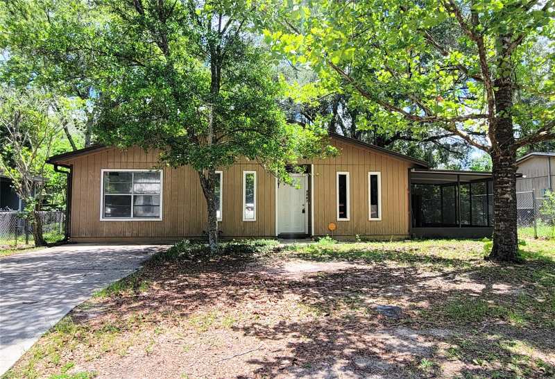 3 bedroom Single Family Residence at 3301 NW 19th Street, Pine Meadows, Gainesville — photo 1