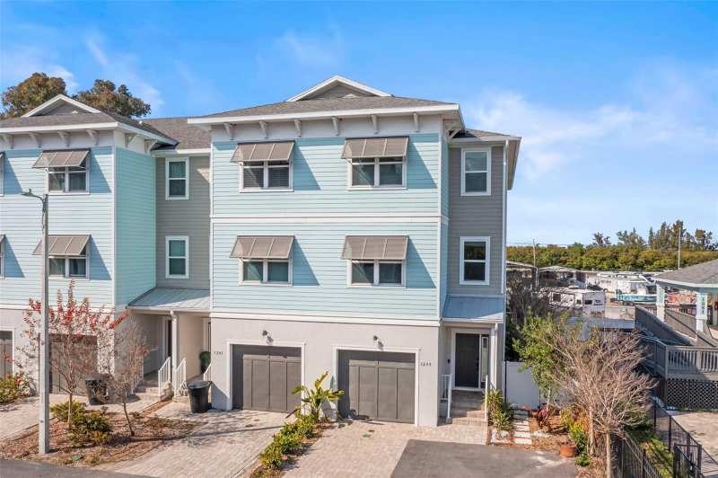 3 bedroom Townhouse at 1299 Savona Drive, Riviera Twnhms, St Petersburg — photo 1