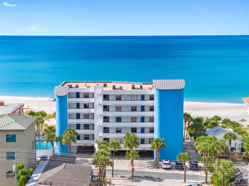 2 bedroom Condominium at 13336 Gulf Boulevard #101, Chambre The Condo, Madeira Beach — photo 1