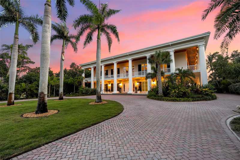 4 bedroom Single Family Residence at 8132 Sanderling Road, Sanderling Club / Siesta Key, Sarasota — photo 1