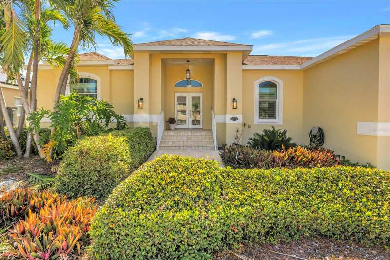 3 bedroom Single Family Residence at 343 8th Avenue, Tierra Verde Unit 1 3rd Rep, Tierra Verde — photo 1