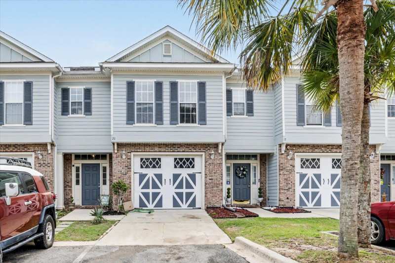 3 bedroom Townhouse at 20 King Arthurs Court, Camelot Phase II, Crawfordville — photo 1