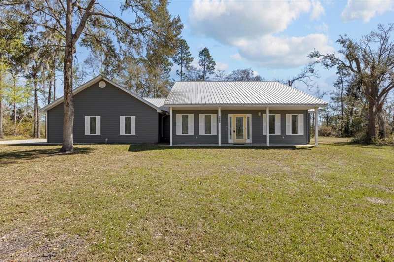 4 bedroom Detached at 201 State Street, Pineland, Perry — photo 1