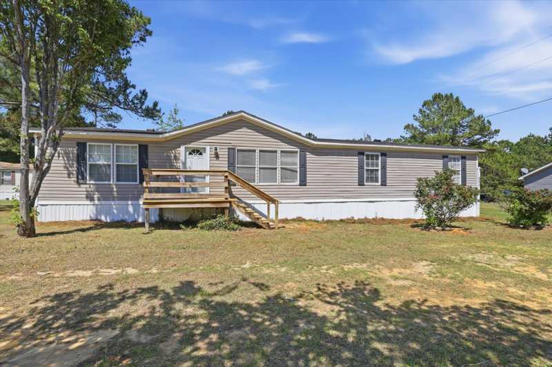 3 bedroom ManufacturedHome at 560 McNair Road, Kirby, Havana — photo 1