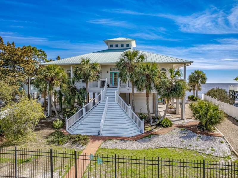 3 bedroom Detached at 1039 Gulf Shore Boulevard, Pennisular Point, Alligator Point — photo 1